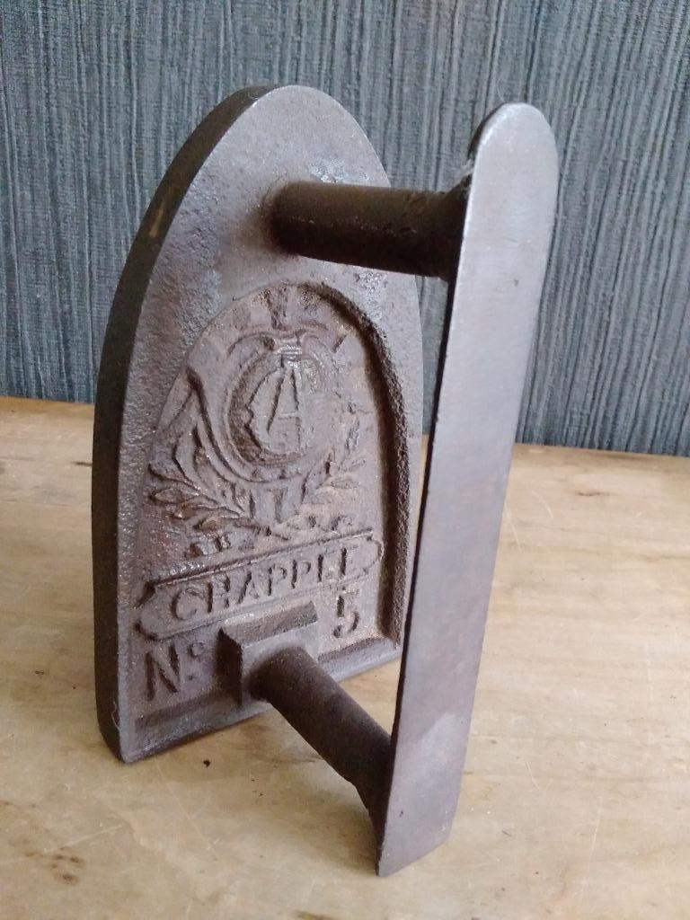 Fer français ancien Armand Chappee.Nr 5, Antiquités & Art, Antiquités | Outils & Instruments, Envoi