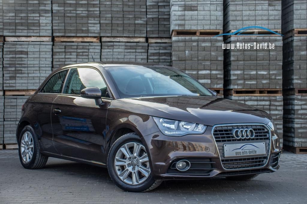 Audi A1 1.6 TDI / HISTORIEK / AIRCO / PARKEERSENSOREN, Auto's, Audi, Voorwielaandrijving, Stof, A1, Zwart