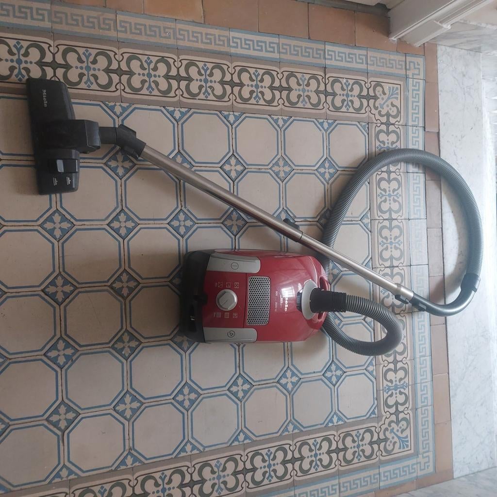 Aspirateur traîneau Miele S4211, Electroménager, Aspirateurs, Enlèvement, Aspirateur