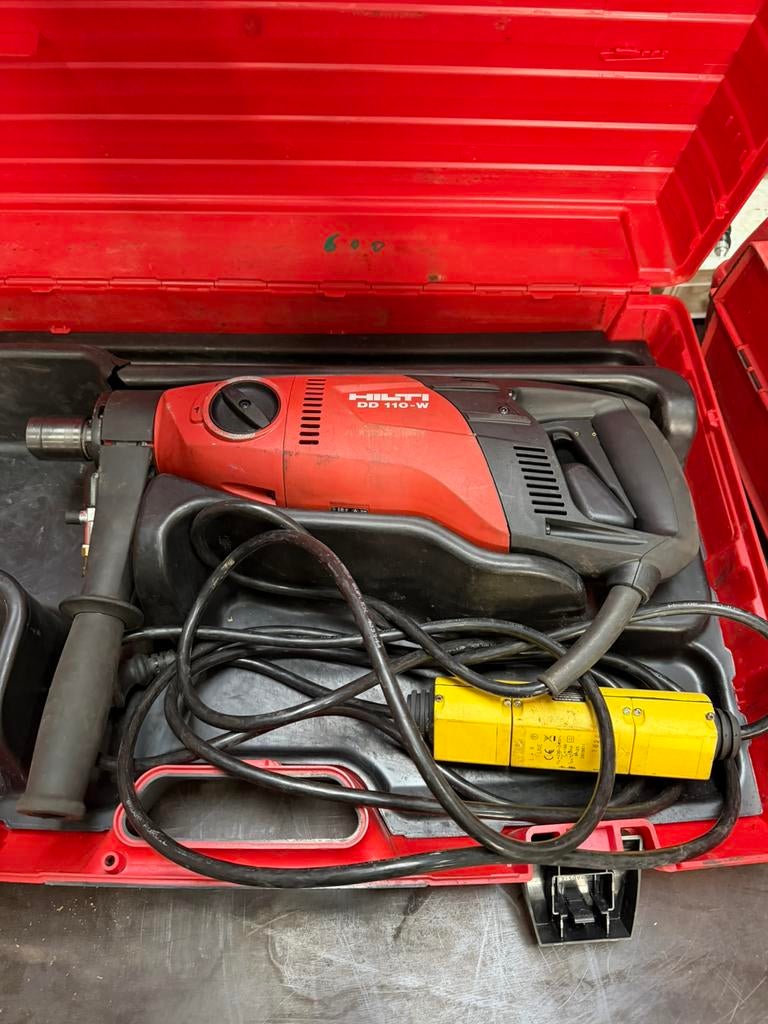 Hilti DD110 diamantboormachine, Doe-het-zelf en Bouw, Gereedschap | Boormachines, Ophalen, Zo goed als nieuw