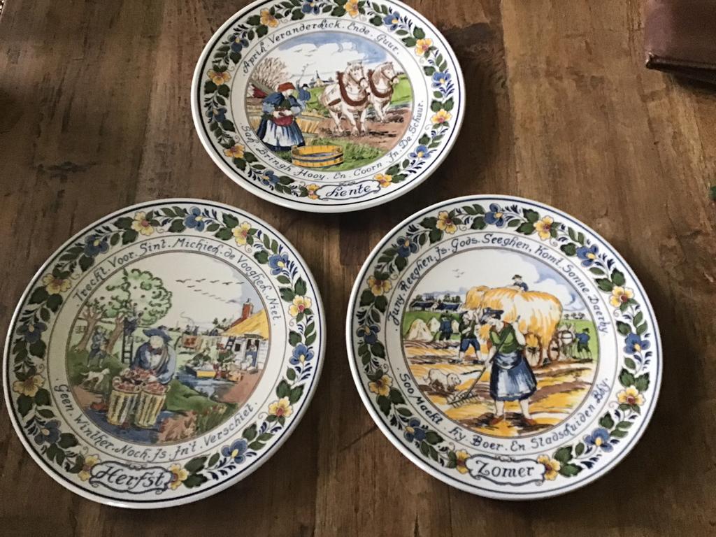 3 borden polychroom Delft Goedewaagen, Antiek en Kunst, Ophalen of Verzenden