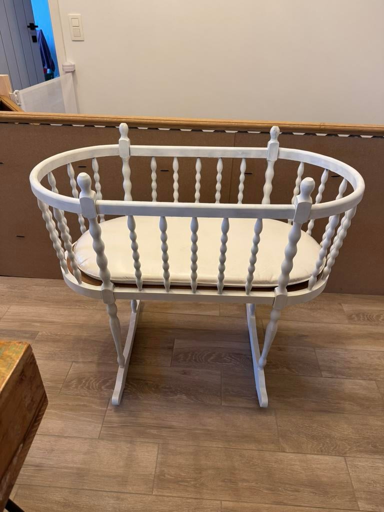 Retro wiegje in grondverf, Kinderen en Baby's, Babywiegjes en Ledikanten, Ophalen, Gebruikt, Wieg