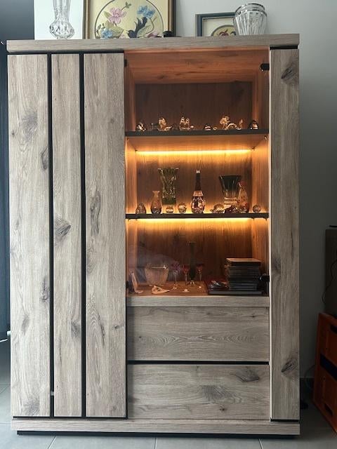 Living meubelen en mogelijkheid huren Appartement, Huis en Inrichting, Kasten | Dressoirs, Ophalen, Nieuw, Glas, Met deur(en)