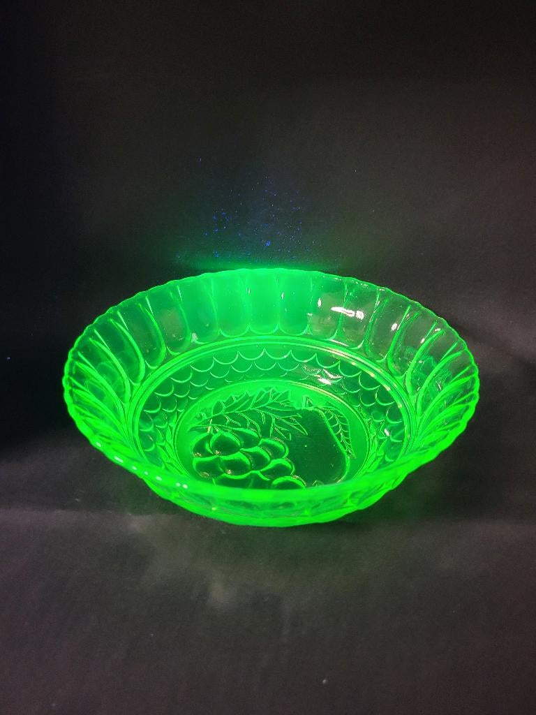 plat vert en uranium ou en anna, Antiquités & Art, Enlèvement ou Envoi