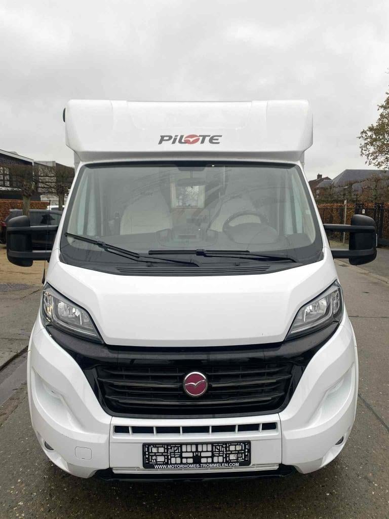 Pilote P696 U Selection Automaat, Caravans en Kamperen, Mobilhomes, Automaat, Ringverwarming, Fiat, Pilote