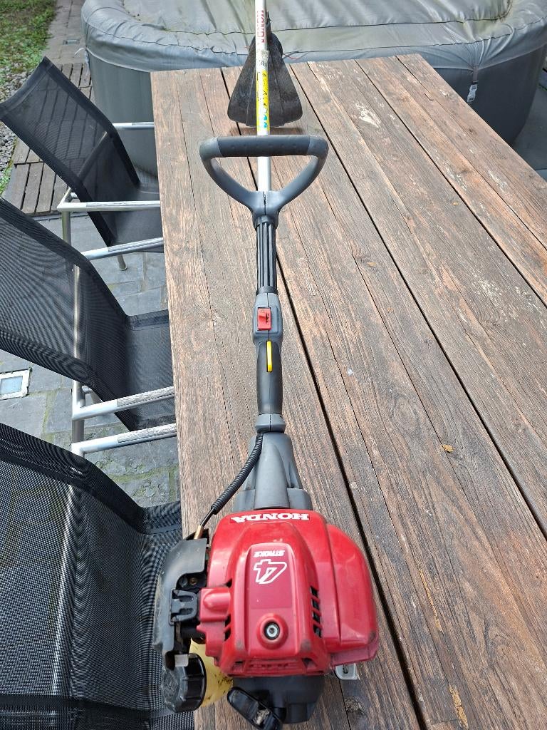 Débroussailleuse Honda, Jardin & Terrasse, Enlèvement, Utilisé, Essence, Honda
