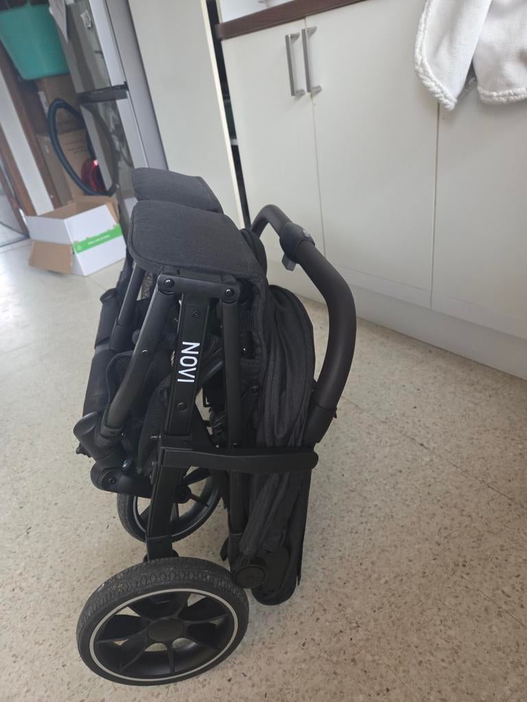 Novi duo buggy met regenhoes, Kinderen en Baby's, Buggy's, Ophalen, Regenhoes