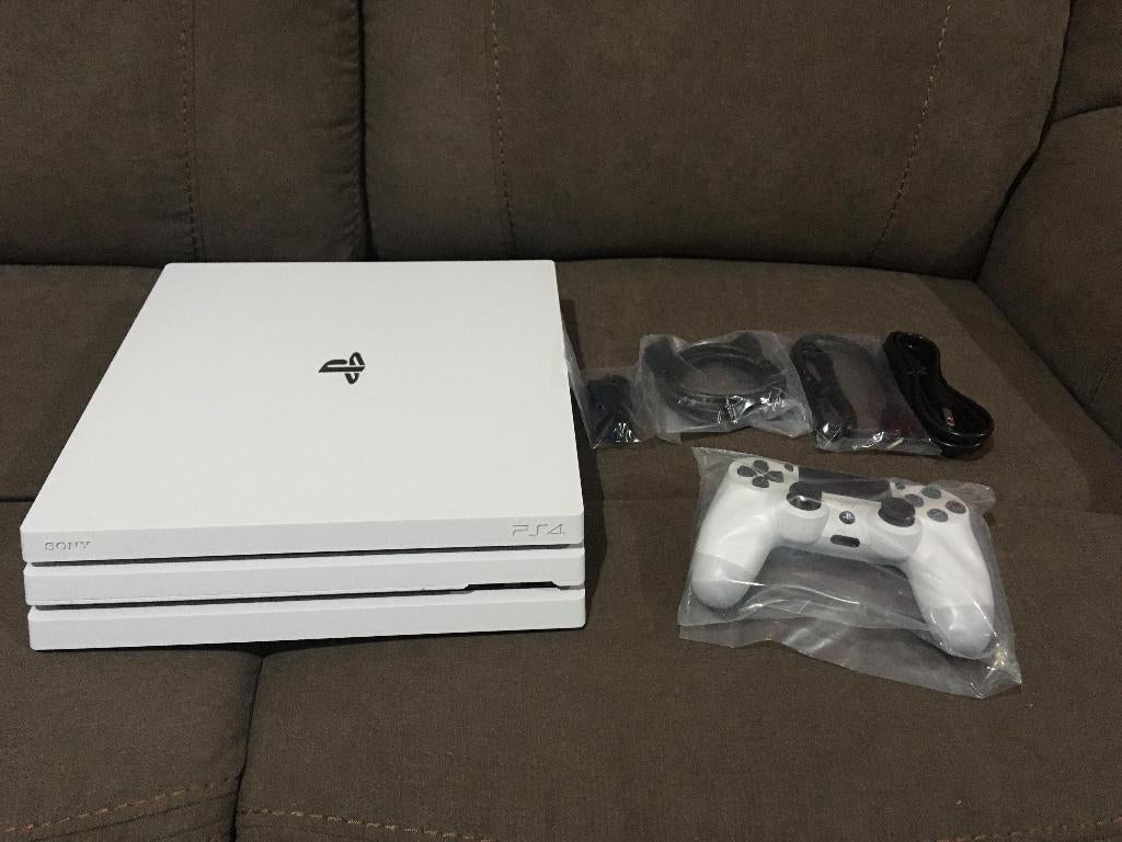 PS4 Pro + 2 Controllers WIT & ROOD, Games en Spelcomputers, Spelcomputers | Sony PlayStation 4, Ophalen, Gebruikt, Met 2 controllers