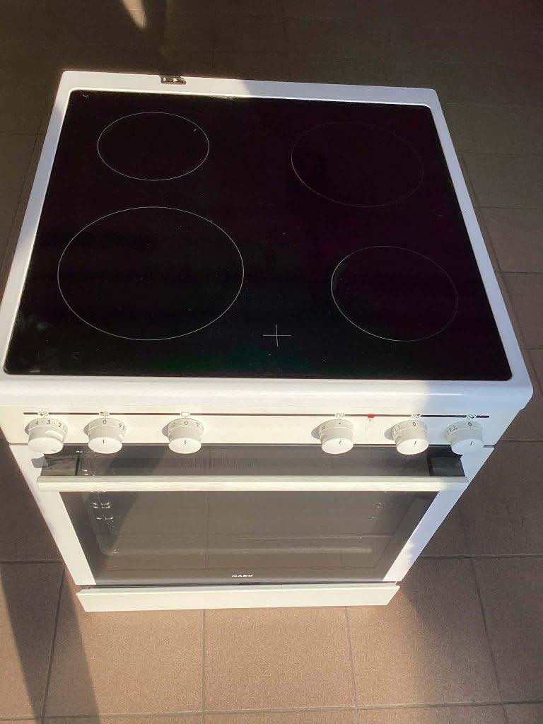 Cuisinière vitrocéramique AEG, Electroménager, Classe énergétique A ou plus économe, 4 zones de cuisson, Comme neuf, Enlèvement