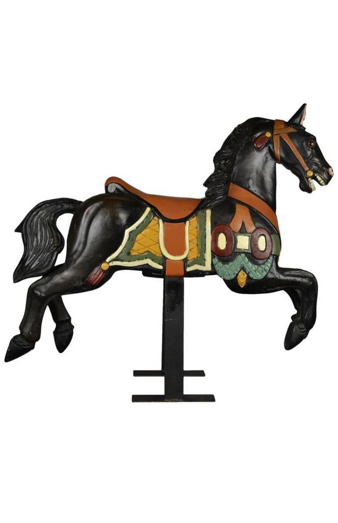 Vieux cheval de foire en bois noir à pied, Enlèvement