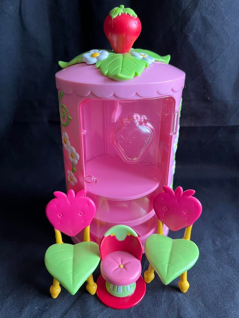 Strawberry Shortcake Berry Sweet Home |Kast| Stoelen, Ophalen of Verzenden, Gebruikt, Poppenhuis