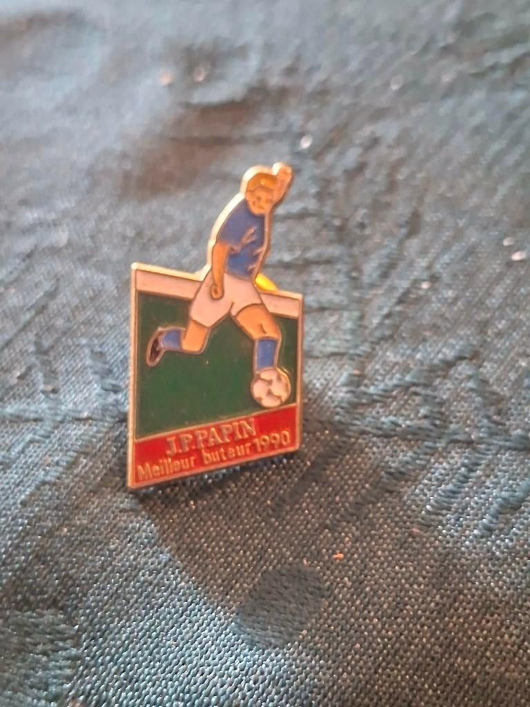 pin/speldje : Jean-Pierre Papin / Topscoorder 1990, Collections, Broches, Pins & Badges, Comme neuf, Insigne ou Pin's, Sport, Enlèvement ou Envoi