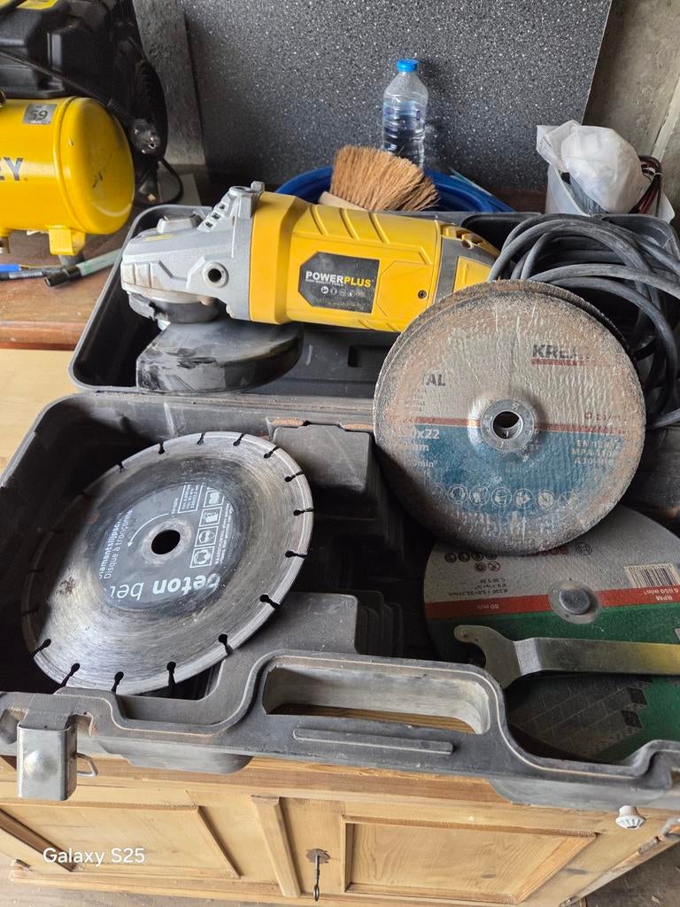 Slijpmachine 230 mm nieuw prijs 100 euro, Bricolage & Construction, Outillage | Ponceuses, Enlèvement