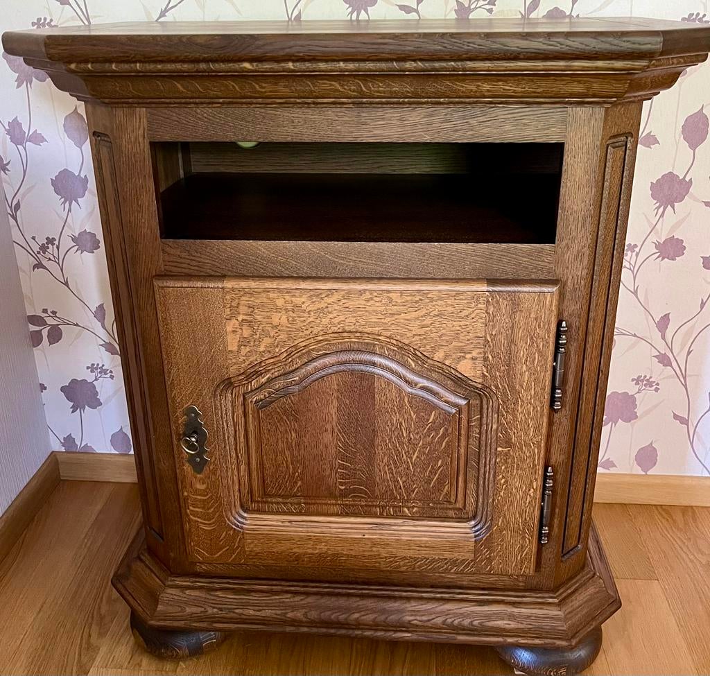 Meuble TV en chêne massif – assorti à buffet disponible, Maison & Meubles, Armoires | Mobilier de télévision, Comme neuf, Moins de 100 cm