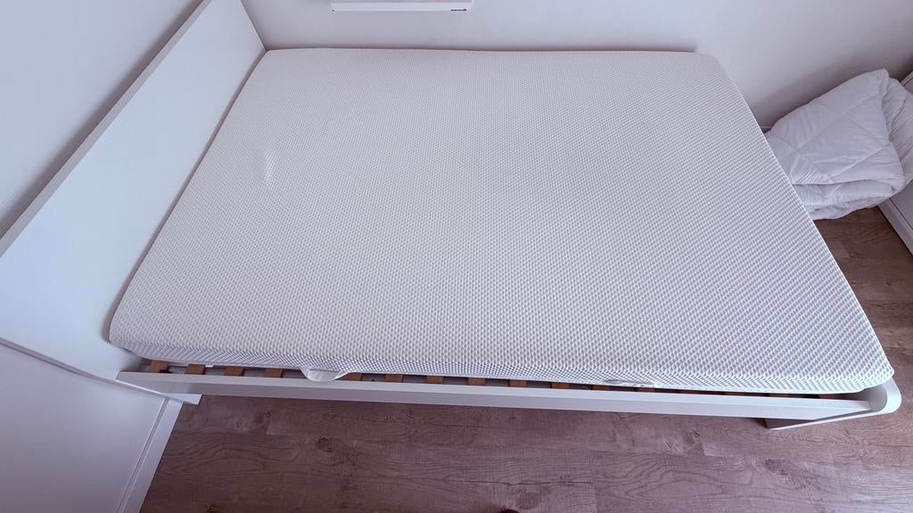 Bed 140x200 with mattress, Maison & Meubles, Chambre à coucher | Matelas & Sommiers, Enlèvement, Comme neuf