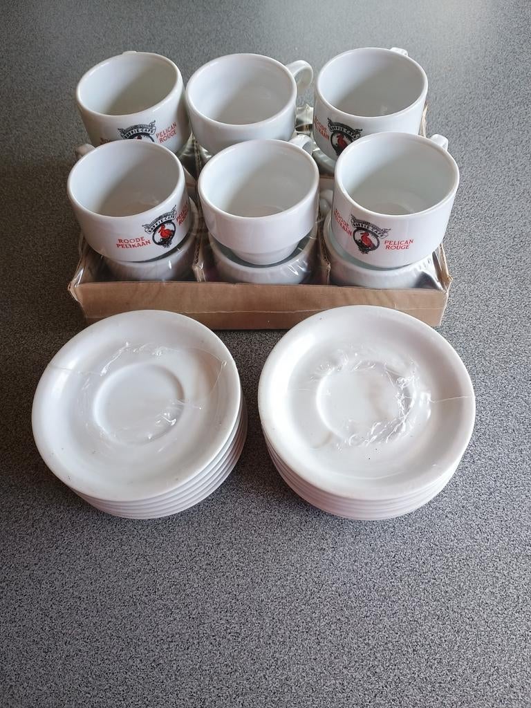 12 koffie tassen met 12 onderschotels, Ophalen of Verzenden