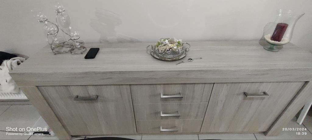 Buffet en chêne gris, Enlèvement