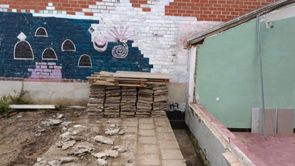 Dalles de terrasse à donner, Enlèvement