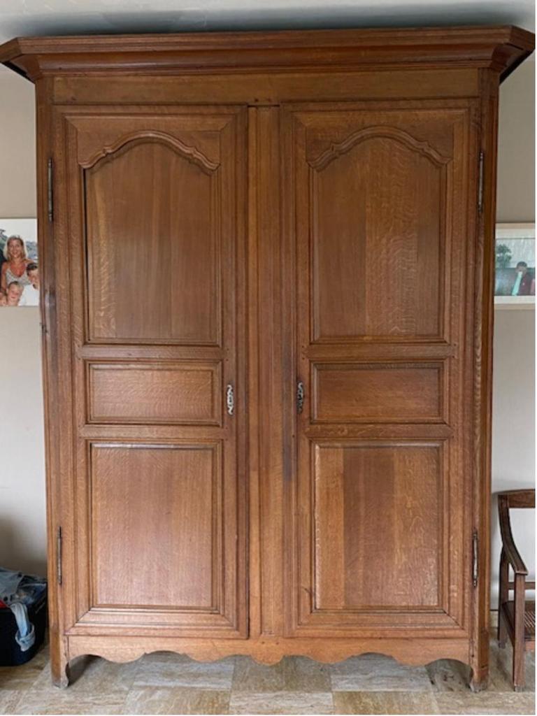 Grande armoire en chêne clair. Interieur avec étagères., Enlèvement