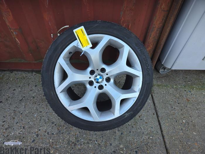 Jante + pneumatique d'un BMW X5, Autos : Pièces & Accessoires, Pneus & Jantes, -, Véhicule de tourisme, -, 3 mois de garantie