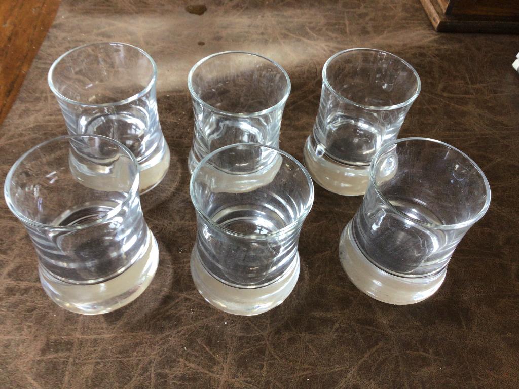 Borrelglaasjes 6, Ophalen