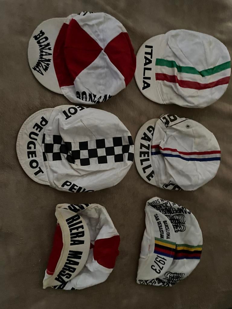 Koers petjes, Tickets en Kaartjes, April