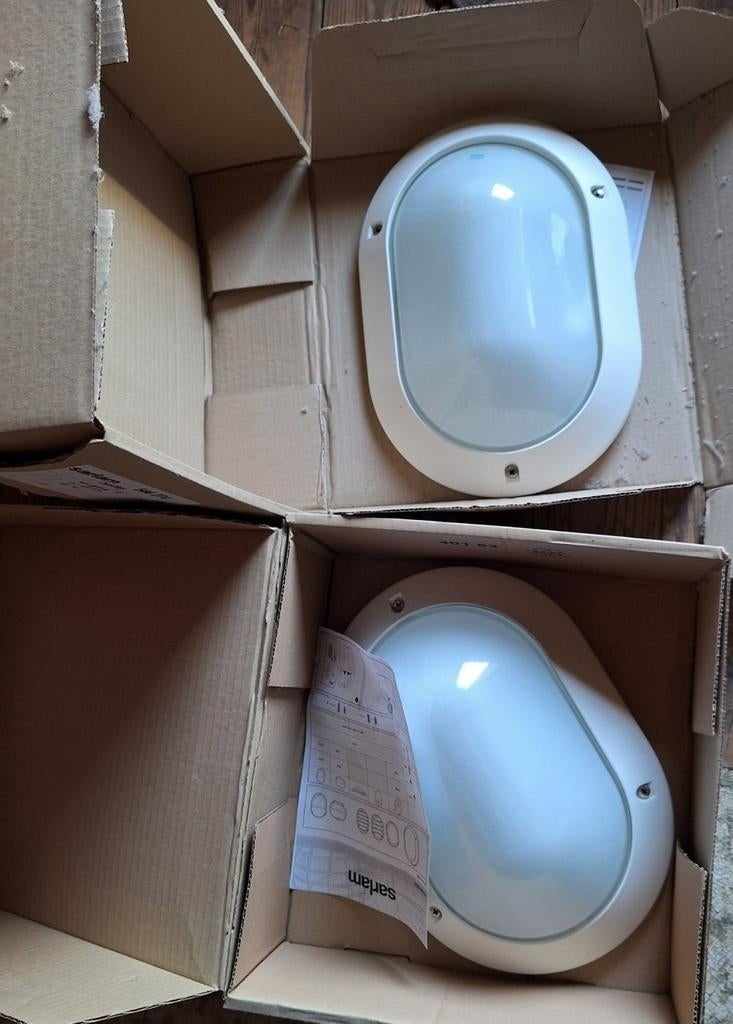 Deux appliques neuves pour l extérieur, Enlèvement