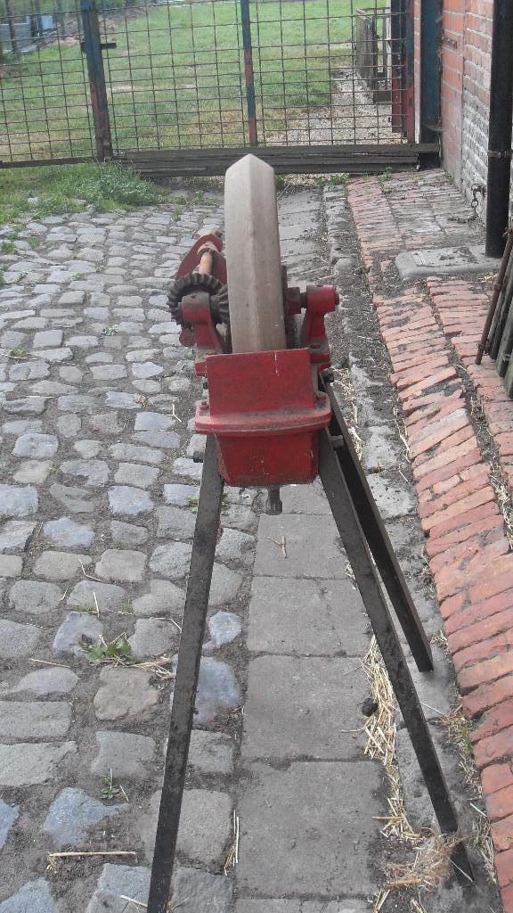 slijpsteen op voet, Ophalen, Gebruikt