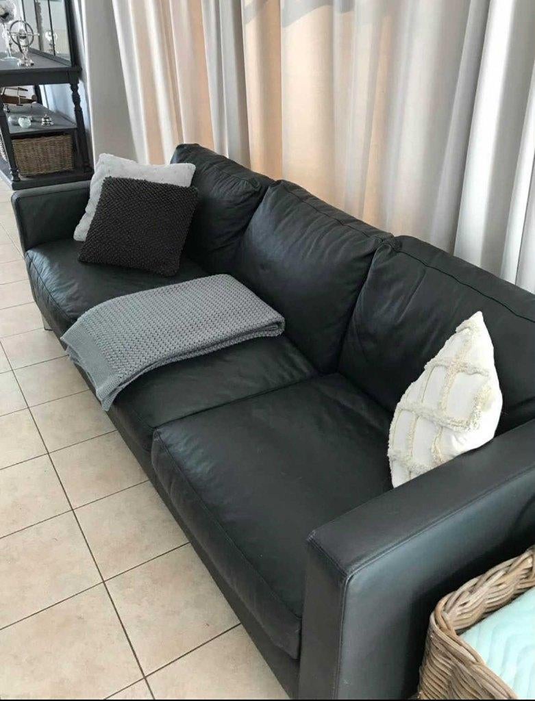 Canapé noir en cuir de buffle - T.B. Etat, Maison & Meubles, Trois personnes, Banc droit, Comme neuf, Enlèvement