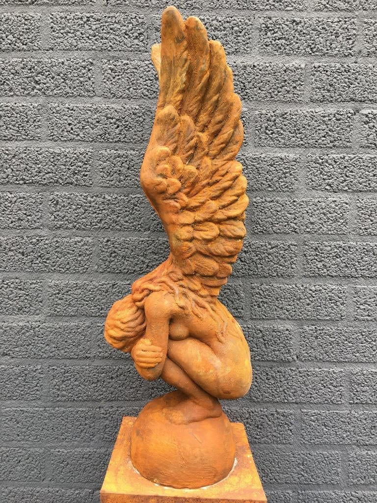 Ange en oxyde agenouillé avec les ailes vers le haut, Enlèvement ou Envoi, Pierre, Ange