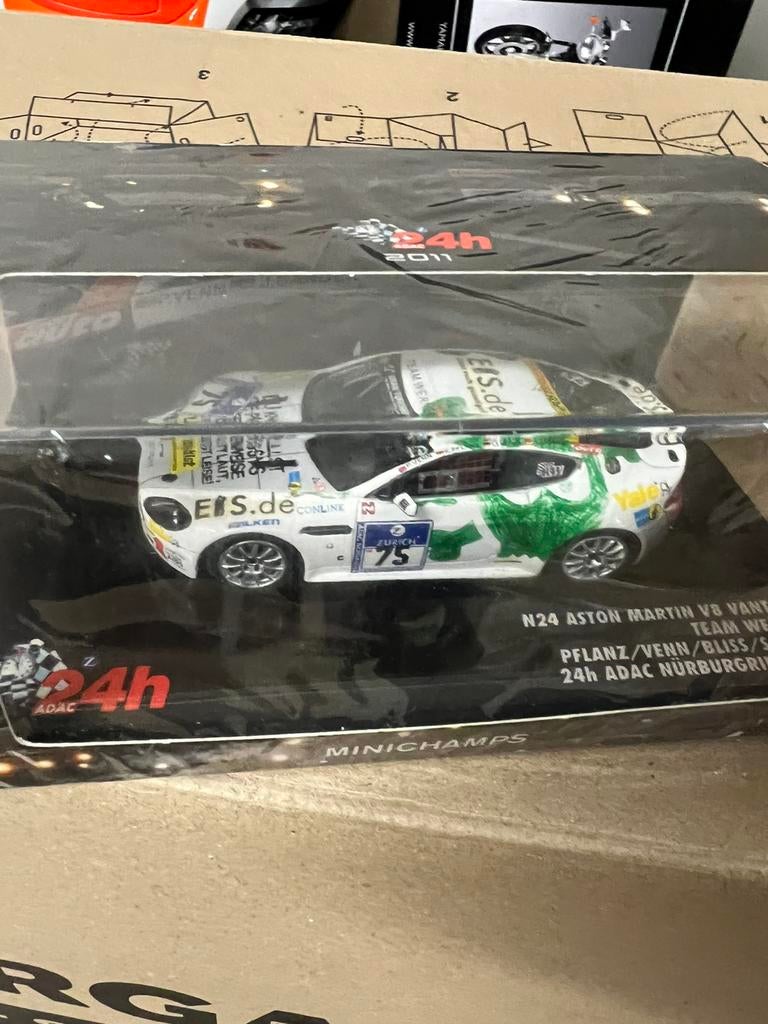 Aston Martin V8 Vantage N24 1/43 minichamps, Hobby en Vrije tijd, Modelauto's | 1:18, Ophalen of Verzenden, Nieuw, Autoart