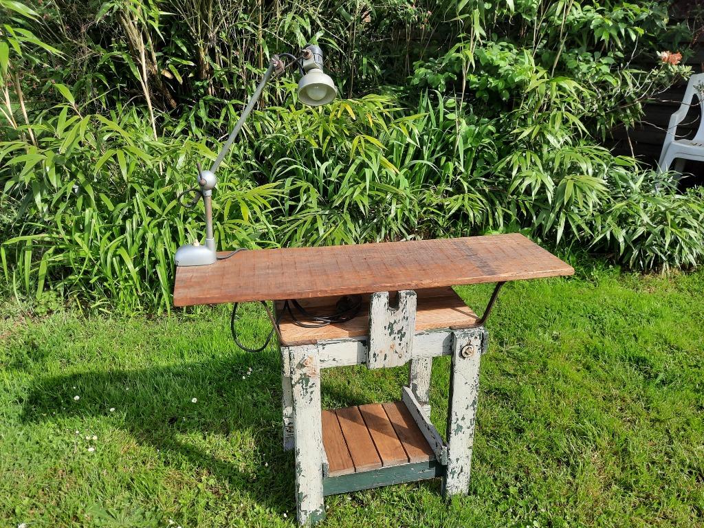 Console en zijn industriële lamp, Ophalen