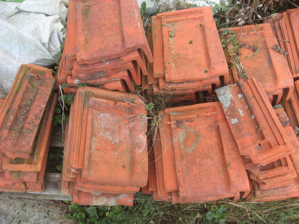 anciennes tuiles de rive gauche, Bricolage & Construction, Tuiles & Revêtements de toit, Enlèvement, Noir, Tuiles