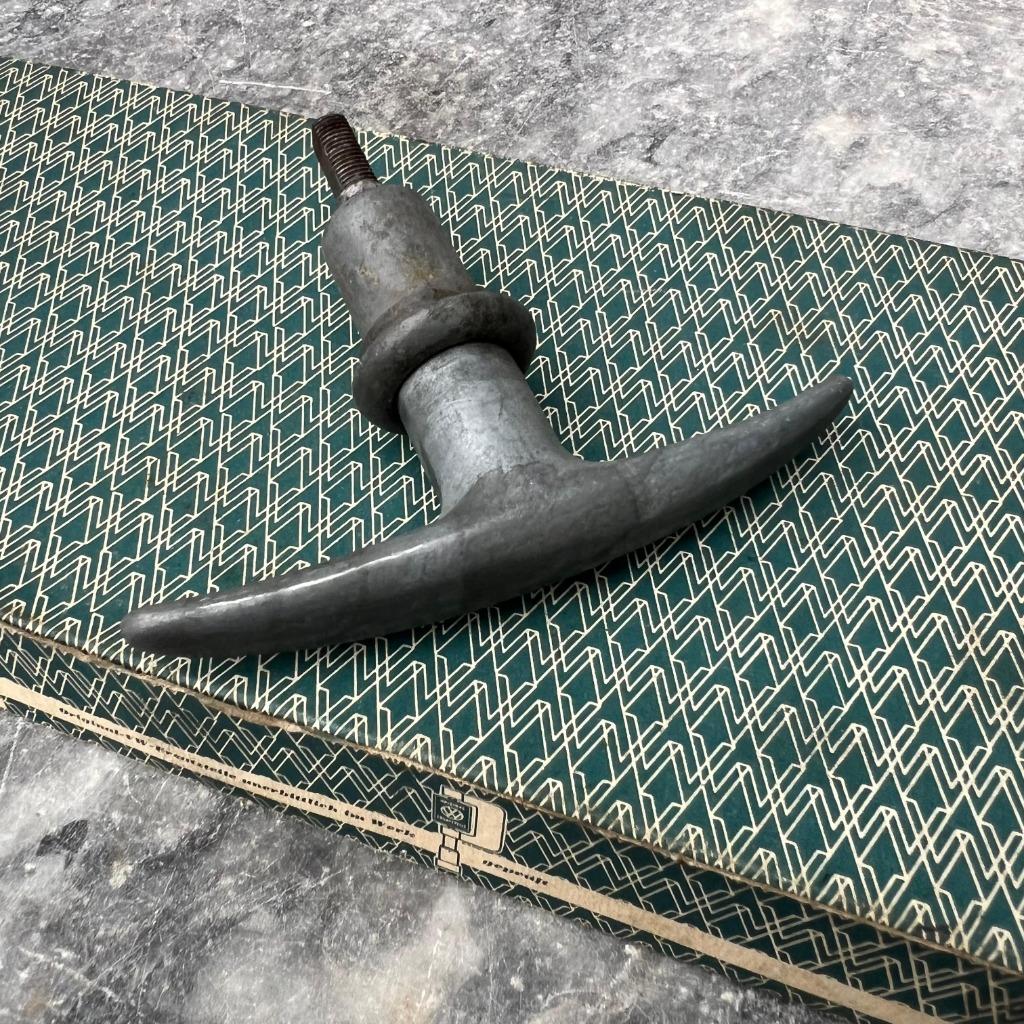 VW Kever standaard kofferdeksel t-greep 53-67 zwitter ovaal, Enlèvement ou Envoi, Comme neuf