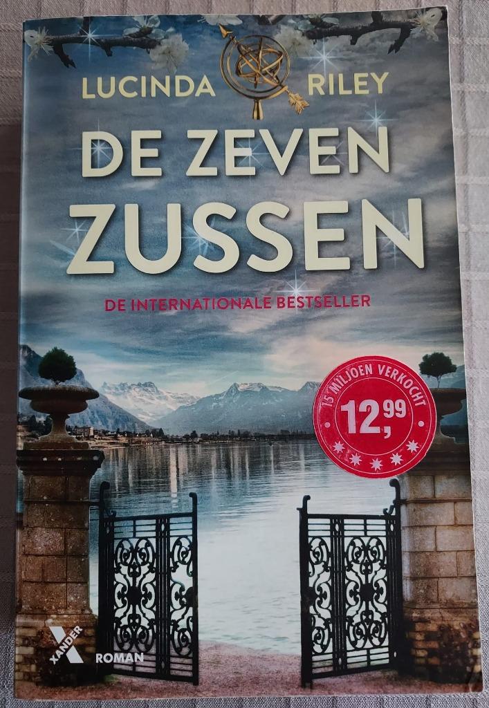 DE ZEVEN ZUSSEN - Lucinda Riley, Ophalen of Verzenden, Zo goed als nieuw, Lucinda Riley, Nederland