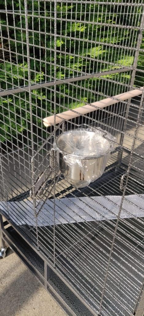 NOUVELLE CAGE À PERROQUETS, Enlèvement ou Envoi