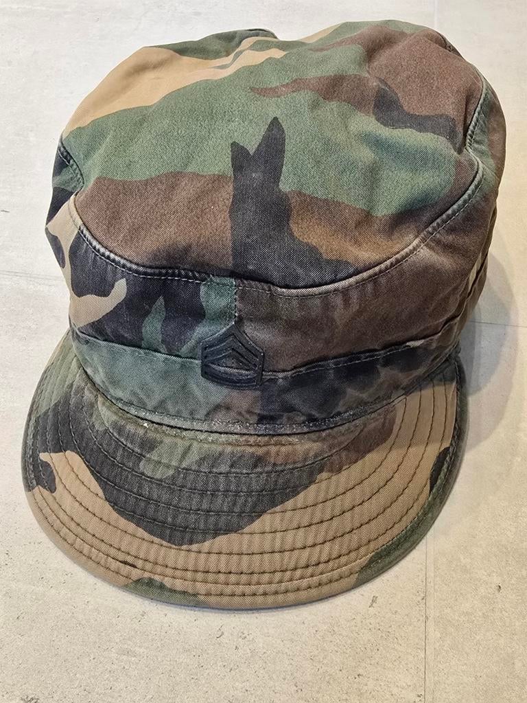 Casquette de camouflage de l'armée américaine Sergent, Enlèvement