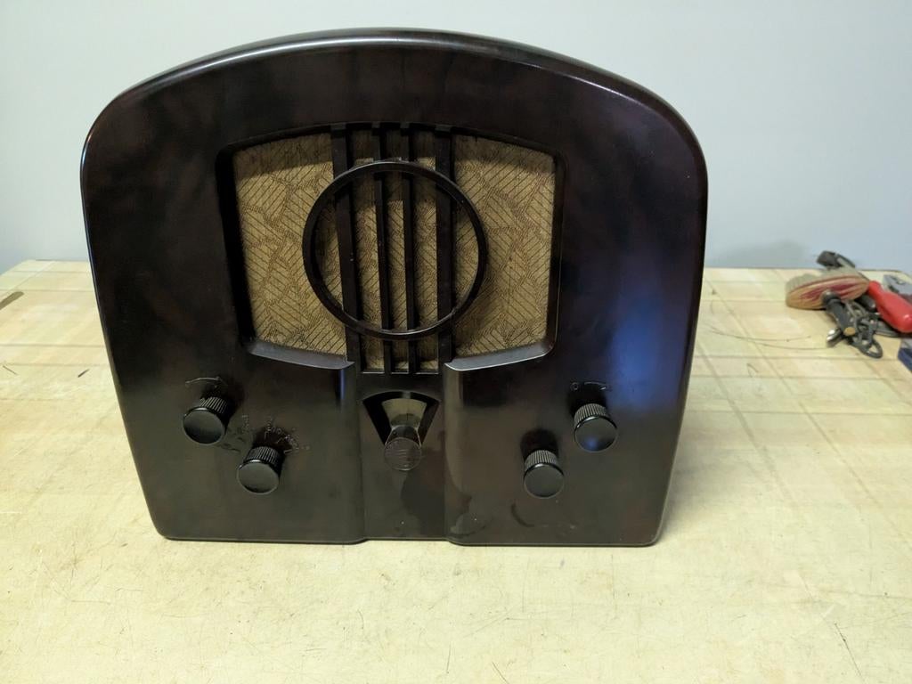 Oude radio, Enlèvement, Radio