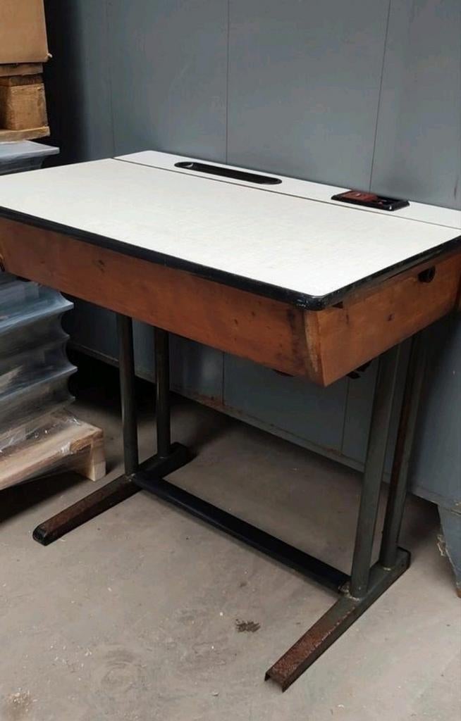 Pupitre de bureau d'école rétro vintage en bois et pieds en, Enlèvement ou Envoi, Utilisé