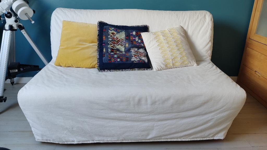 canapé lit blanc IKEA 2 places, Maison & Meubles, Chambre à coucher | Canapés-lits, Queen size, Enlèvement, Blanc, 190 cm ou moins