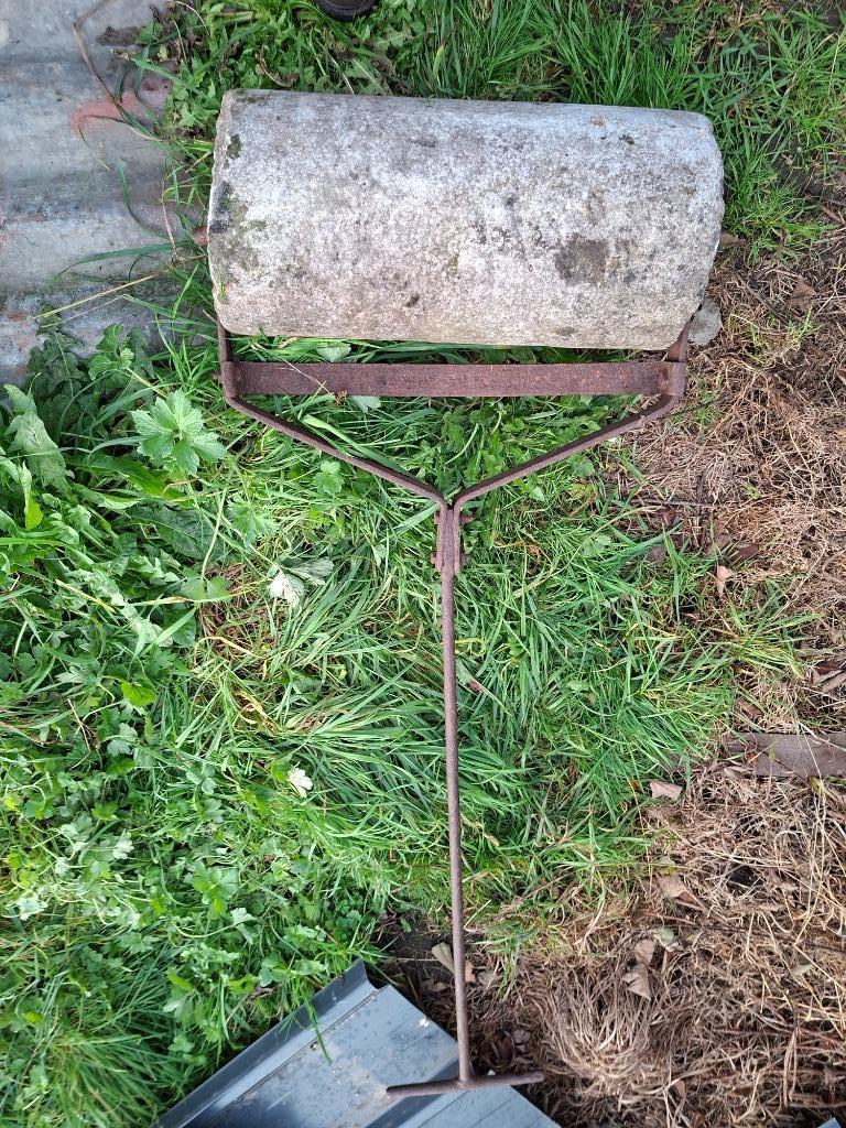 Ancien rouleau en pierre pour damer, Enlèvement, Utilisé