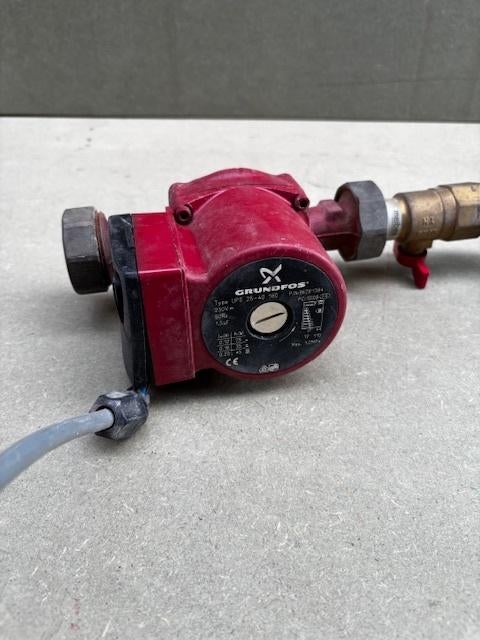 GRUNDFOS UPS 25-40, Ophalen, Gebruikt