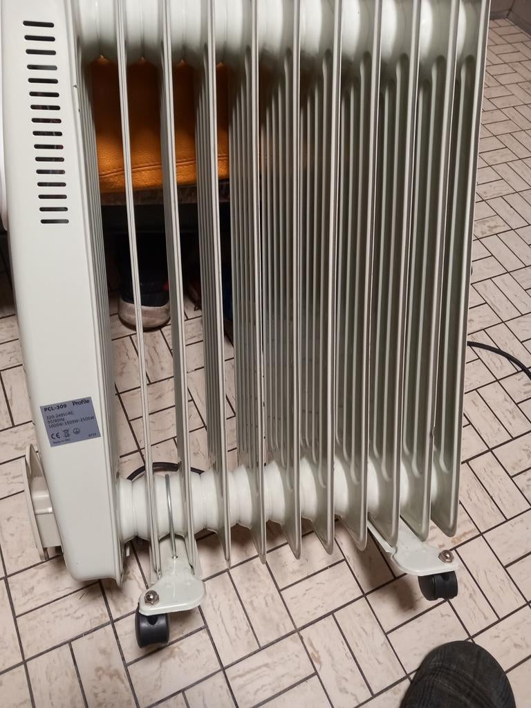 Electrische radiator ,instelbaar,1500 tot 2500 watt,nieuw, Ophalen of Verzenden, Radiator