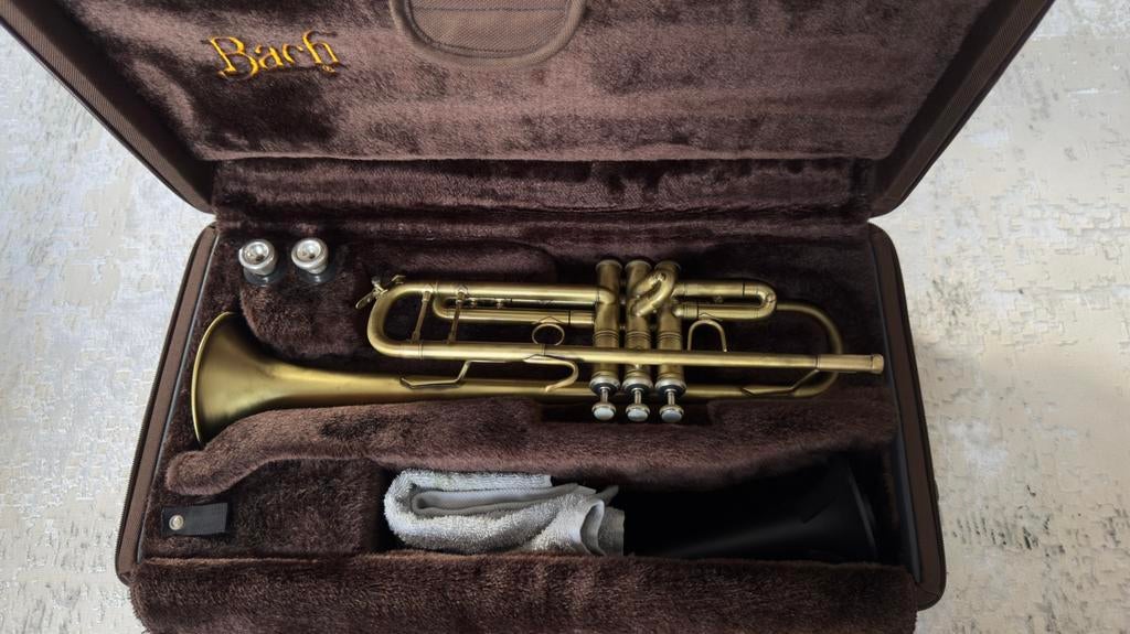 Trompet bach stradivarius, LT180 ML43, Enlèvement, Comme neuf, Trompette en si bémol, Avec valise
