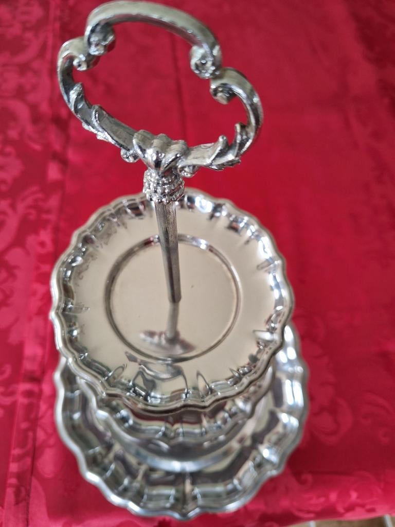 Plateau de présentation à 3 étages en acier inoxydable, Enlèvement