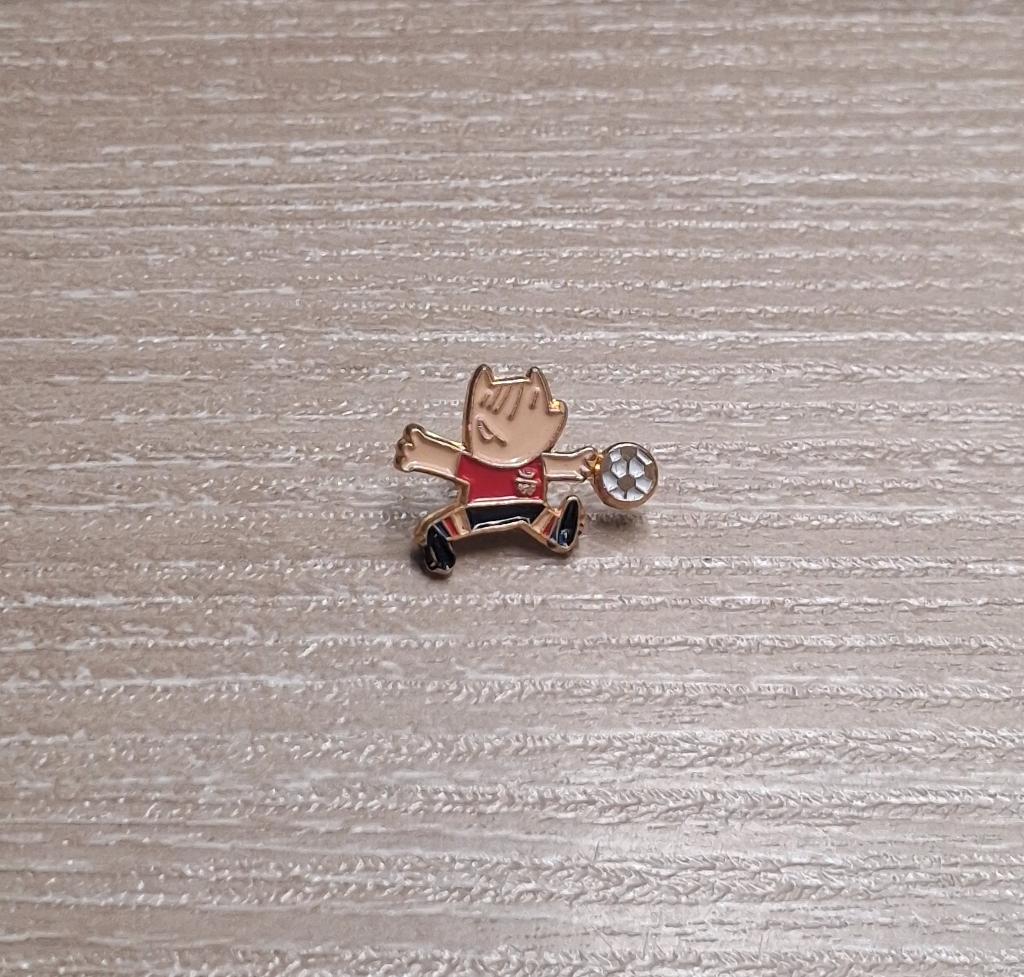 PIN - COBI - OLYMPISCHE SPELEN - JEUX OLYMPIQUES - VOETBAL, Verzenden, Gebruikt, Sport, Speldje of Pin