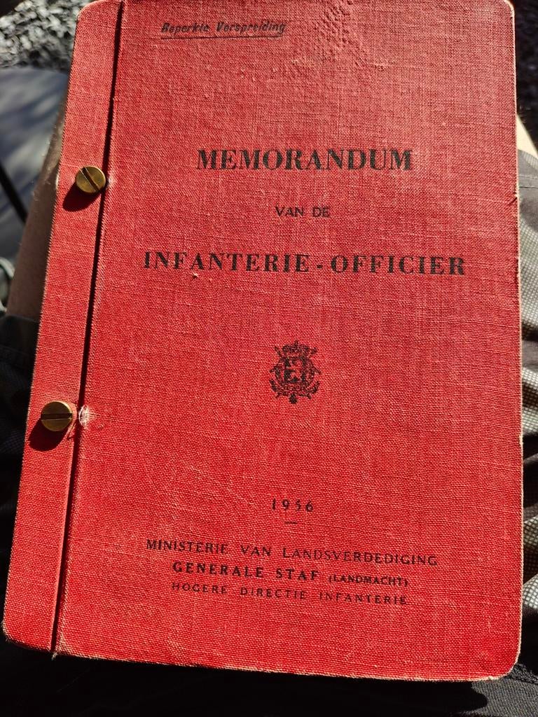 Uniek officiers boek 1957, Ophalen