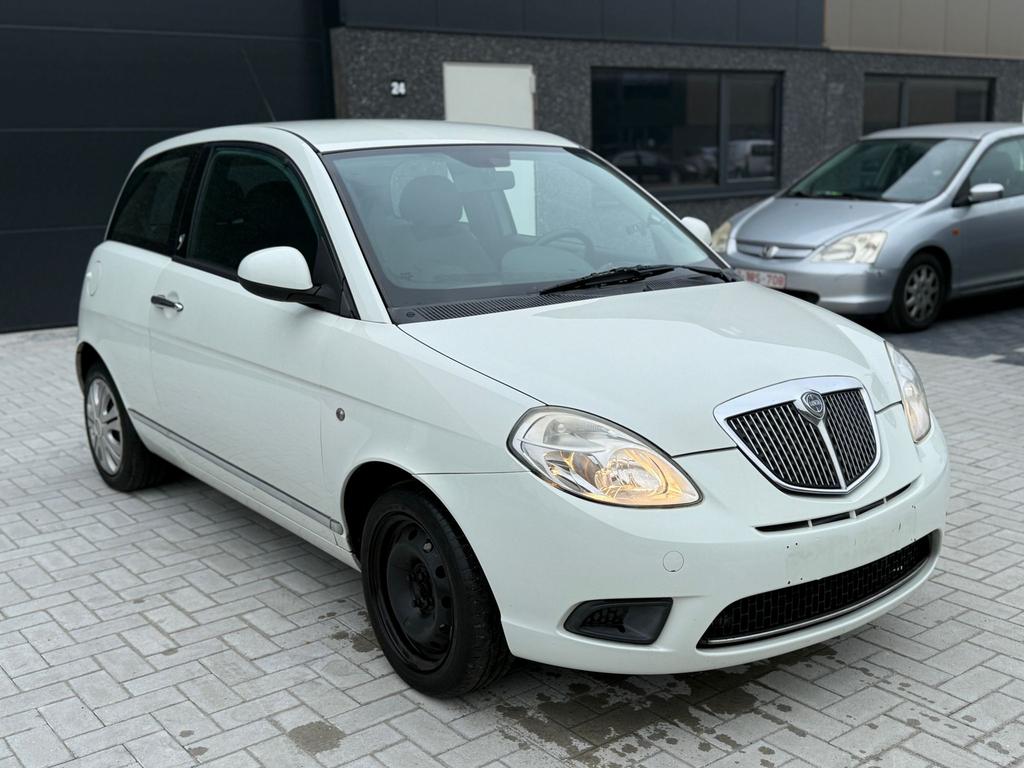 Lancia Ypsilon - 1.3 benzine - Euro 5 - Airco, Auto's, Euro 5, Stof, Zwart, Bedrijf