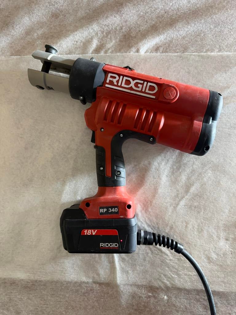 Persmachine Ridgid met persbekken, Bricolage & Construction, Enlèvement, Utilisé