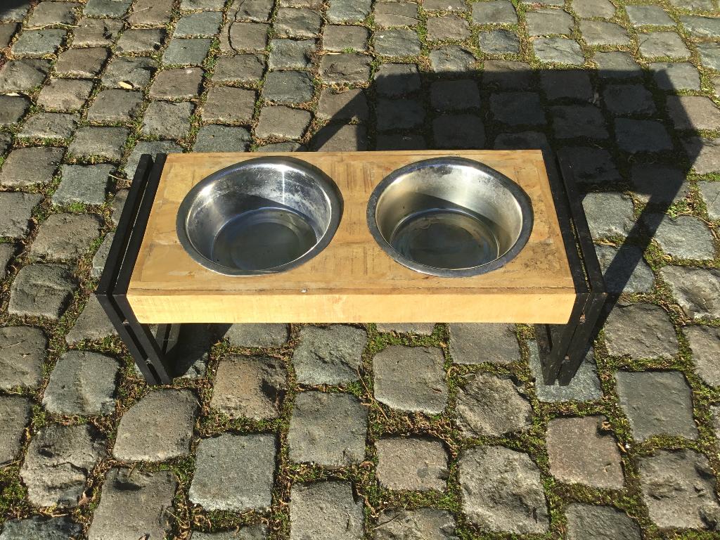 Honden eetbak, Dieren en Toebehoren, Ophalen, Zo goed als nieuw